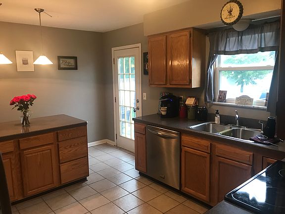 Kitchen- dining room entry