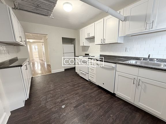 2nd image of 7 Mount Hood Rd APT B