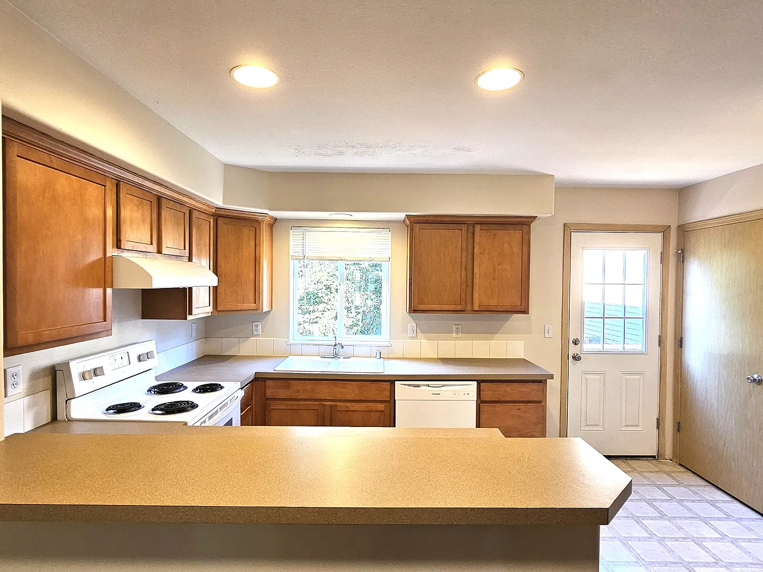 4484 Northeast Nicholson Loop - 1 — Photo 4