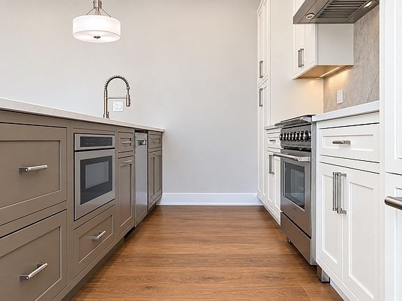 5th image of 804 E 7th St #307