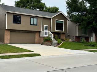 17213 Ruggles St, Omaha, NE 68116