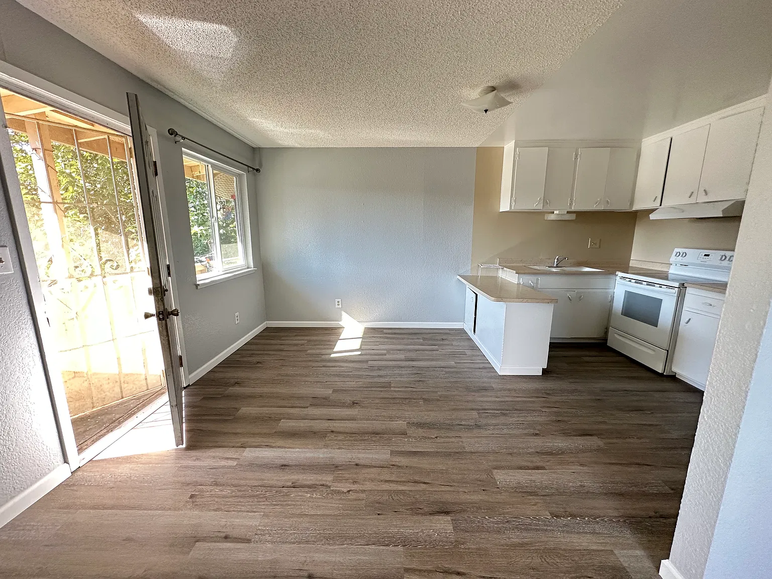 2 bed, 820 sqft, $1,850 — Photo 2