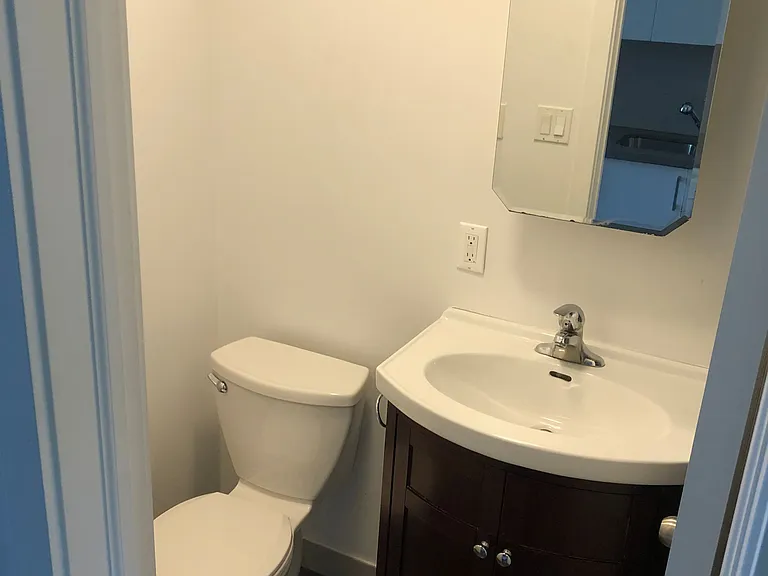 159 Montrose Ave #1 — Photo 23
