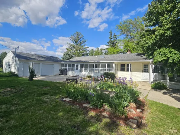 15542 40th St, Oelwein, IA 50662