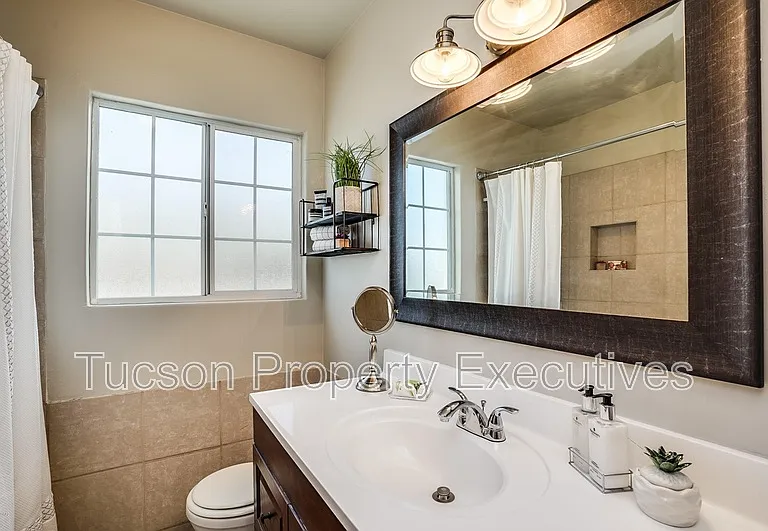 1040 E Linden St #A — Photo 7