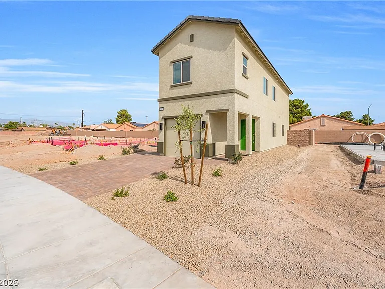 2204 Abraham Ave — Photo 2
