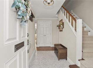61 Heritage Hill Rd #61, New Canaan, CT 06840