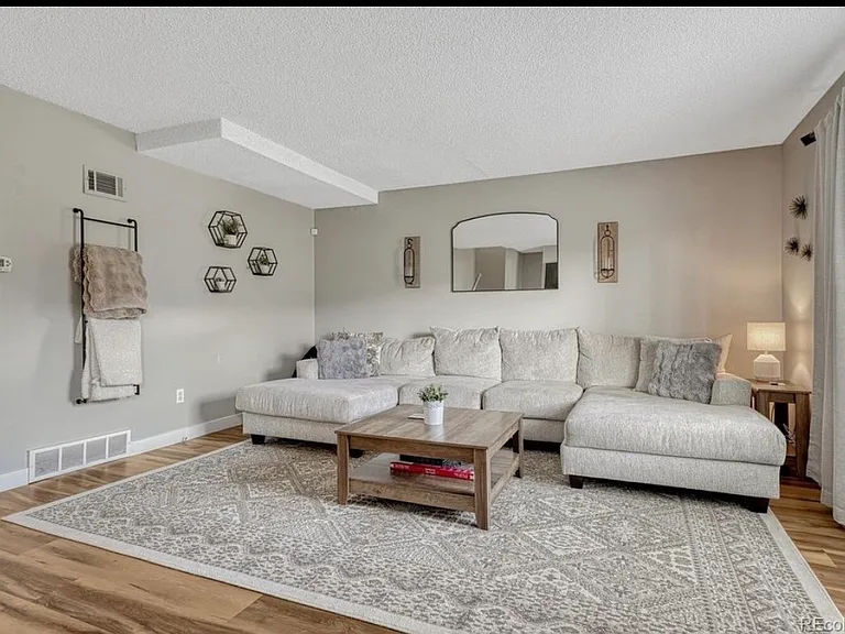 9004 E Mansfield Ave — Photo 12