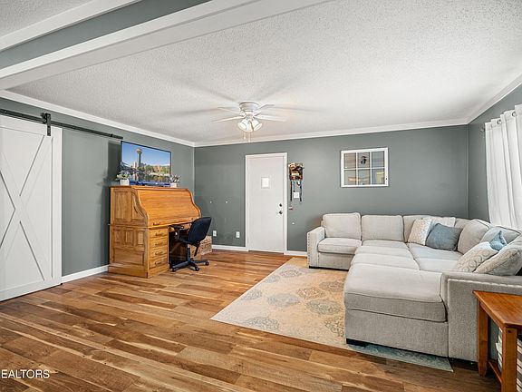 3rd image of 302 Highland Cir