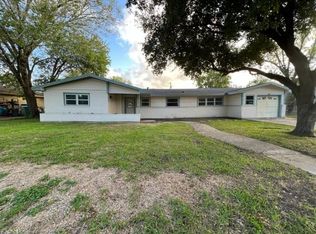 1103 E Mesquite Ln, Victoria, TX 77901