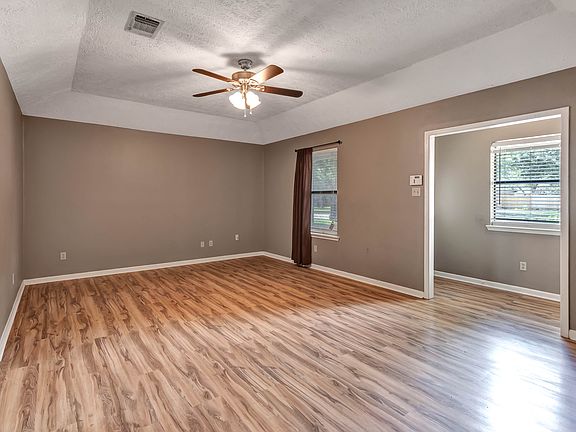 4th image of 4404 Kingsdale Dr