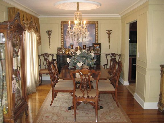 4th image of 31 Nutwood Ct