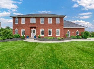 11 Chisholm Trl, Orchard Park, NY 14127