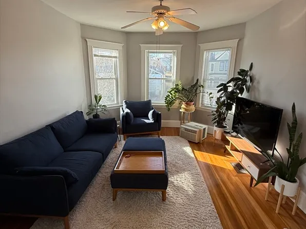 126 Neponset Ave Floor 3, Dorchester, MA 02122