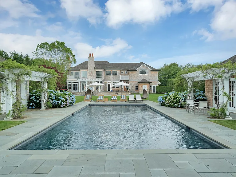 25 Swans Neck Ln — Photo 1