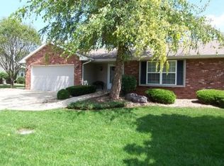 2740 Village Ct, Pekin, IL 61554