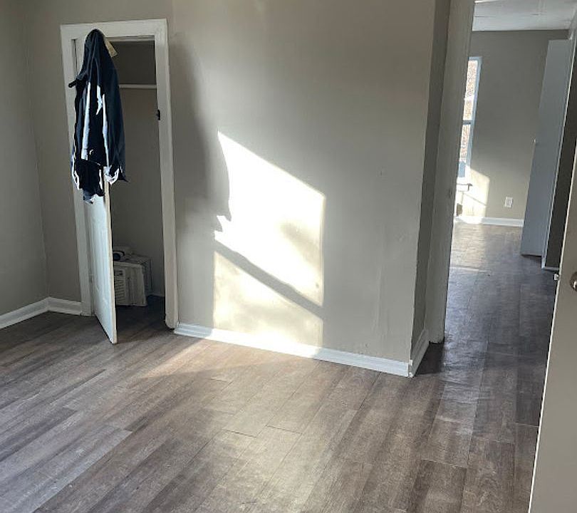 2nd image of 1414 E 48th St