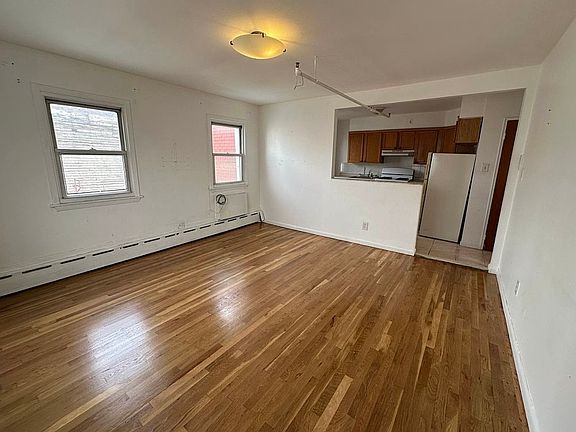 2nd image of 171 Ainslie St #3