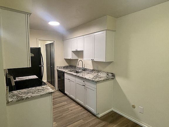 5th image of 510 Montrose Ave APT 5