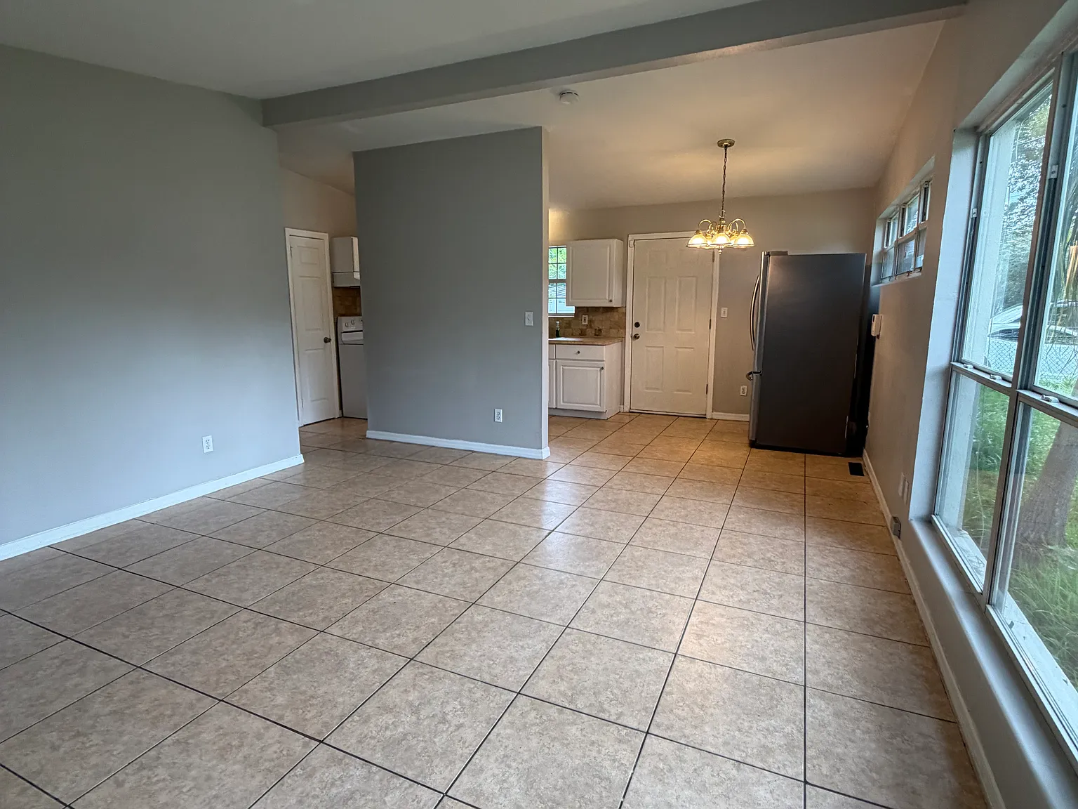 4 bed, 1216 sqft, $1,600 — Photo 2