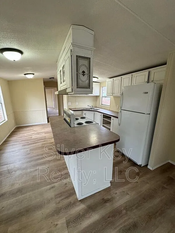 3 bed, 2.0 bath, $995 — Photo 4
