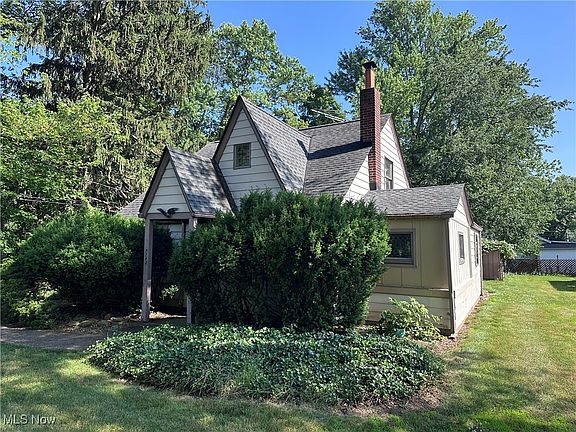 4th image of 7742 Dahlia Dr