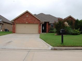 2516 Sutton Ct, Shawnee, OK 74804