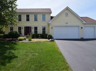 1600 Kensington Dr, Algonquin, IL 60102