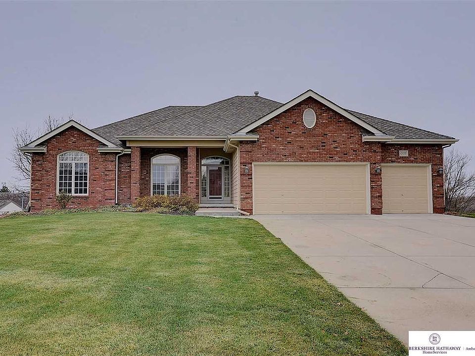 1st image of 2386 S 183rd Cir