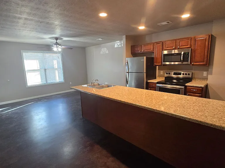 1423 McLain St #9 — Photo 1
