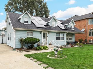 8612 Meade Ave, Burbank, IL 60459