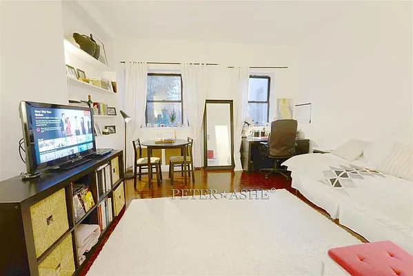 Rented by Peter Ashe | media 47