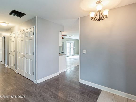 4th image of 323 Somerset Dr