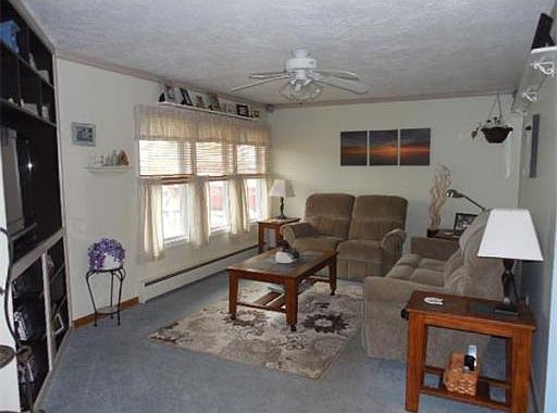 4th image of 62 Susanne Dr
