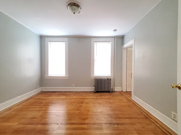 76 Pearsall Avenue image 3 of 5