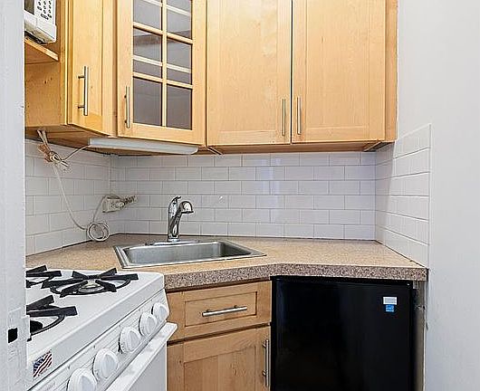 5th image of 130 8th Ave APT 8D