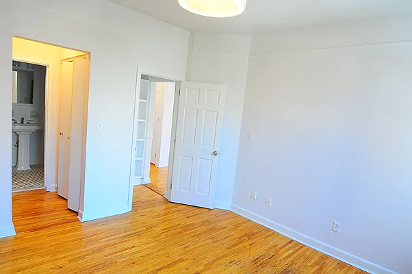 Rented by Metropolis Real Estate of Manhattan | media 41