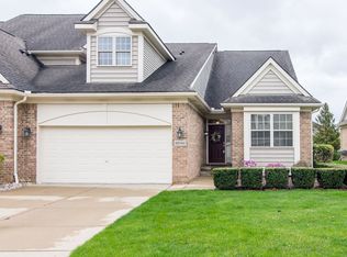 32941 Brookside Cir #60, Livonia, MI 48152