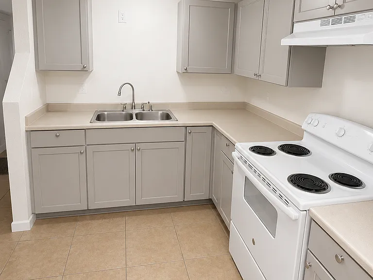 734 E 11th Ave #6 — Photo 1