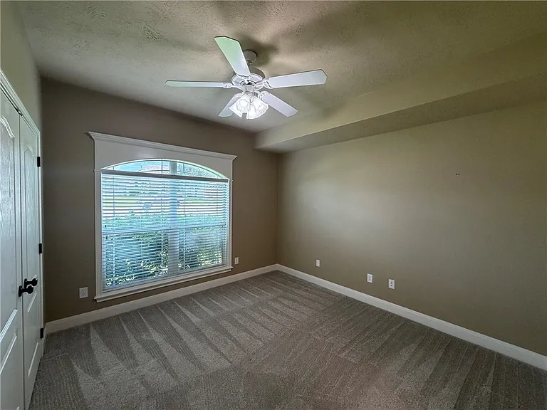 413 Cold Spring Dr — Photo 16