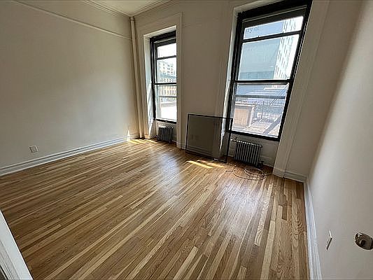 1st image of 221 2nd Ave APT 3