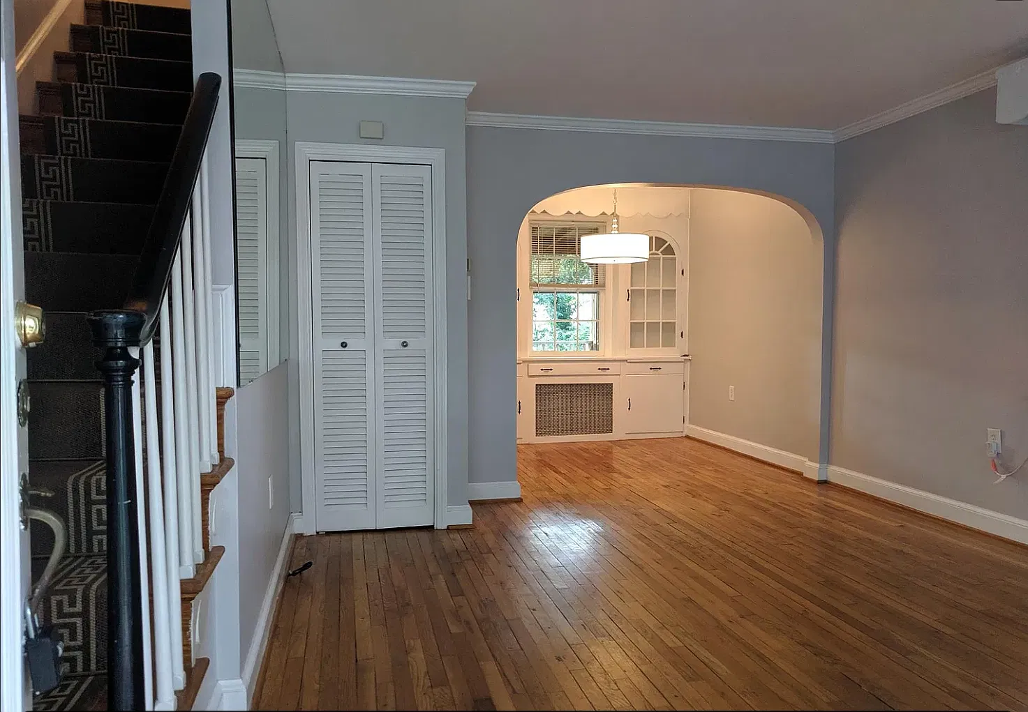 2 bed, 850 sqft, $3,050 — Photo 1