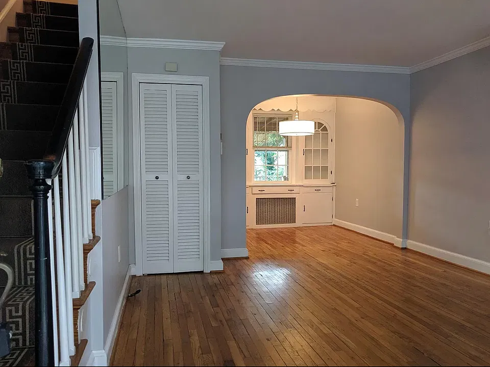 1657 N Colonial Ter