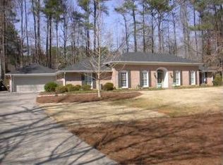 235 Chinaberry Dr, Roswell, GA 30076