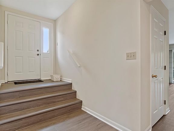 5th image of 9835 Parkway Dr
