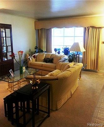 3rd image of 8401 Pembroke Ave