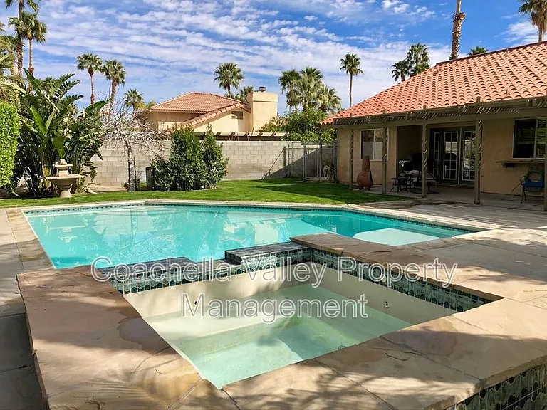 28431 Avenida Duquesa — Photo 3
