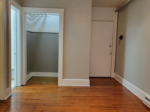 3rd image of 310 13th Ave NE APT 7