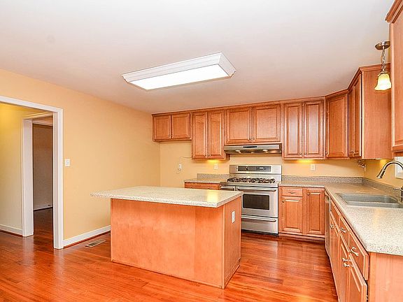 5th image of 10807 Pine Reach Ct
