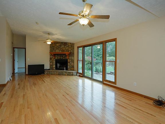 10094 RS Ave-104